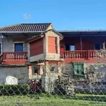 Entero Con Piscina Y Jardin. Feriehus Ourense