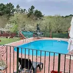 Entero Con Piscina Y Jardin. *
