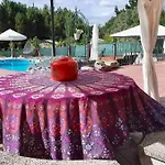 Entero Con Piscina Y Jardin. Feriehus