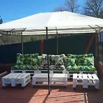Entero Con Piscina Y Jardin. Feriehus