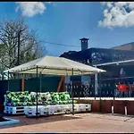 Entero Con Piscina Y Jardin. Feriehus