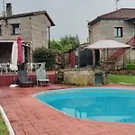 Entero Con Piscina Y Jardin. Feriehus Ourense