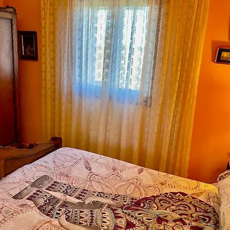 Entero Con Piscina Y Jardin. Holiday home Ourense