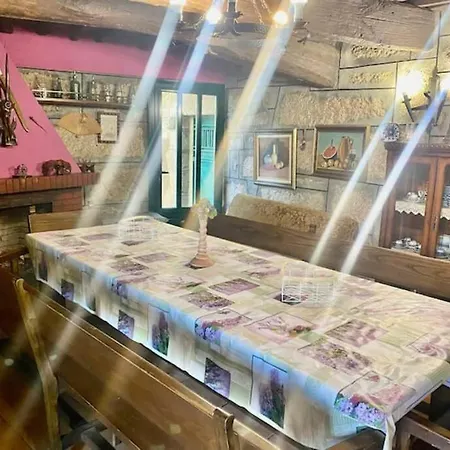 Entero Con Piscina Y Jardin. *