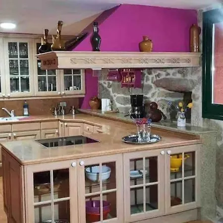 Entero Con Piscina Y Jardin.