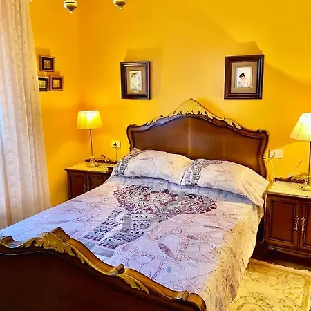 Entero Con Piscina Y Jardin. Holiday home Ourense