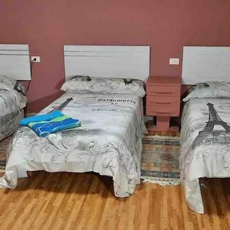 Entero Con Piscina Y Jardin. Holiday home Ourense