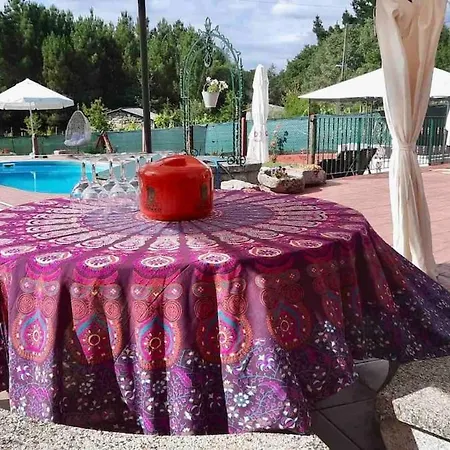 Entero Con Piscina Y Jardin. Feriehus