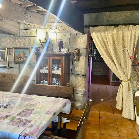 Entero Con Piscina Y Jardin. Holiday home Ourense