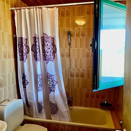 Entero Con Piscina Y Jardin. Holiday home Ourense