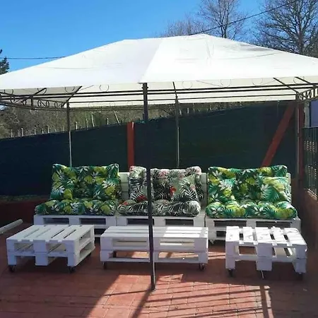 Entero Con Piscina Y Jardin. 펜션