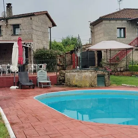 Entero Con Piscina Y Jardin. Feriehus Ourense