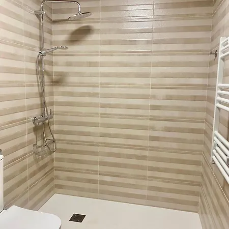 Entero Con Piscina Y Jardin. Feriehus