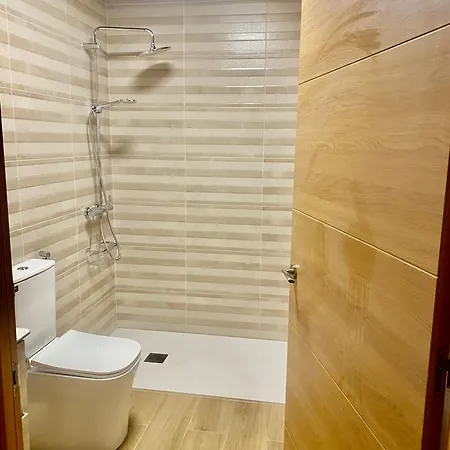 Entero Con Piscina Y Jardin. *