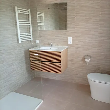 Entero Con Piscina Y Jardin. Feriehus Ourense