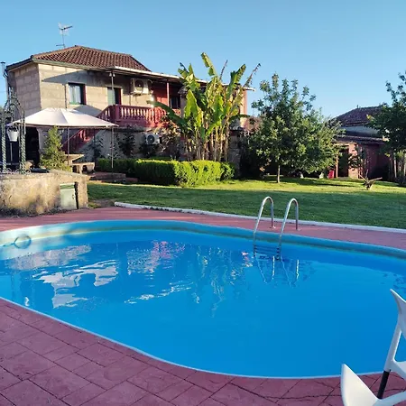 Entero Con Piscina Y Jardin.