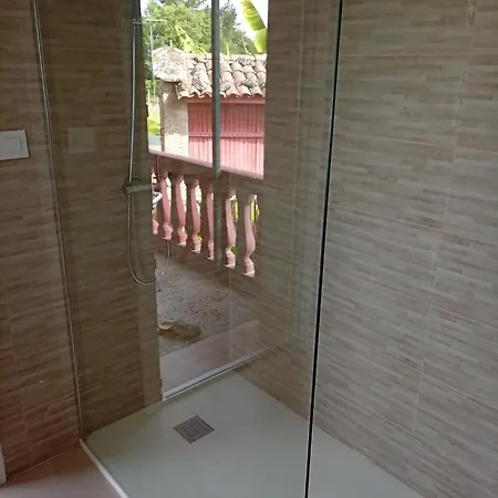 Entero Con Piscina Y Jardin.