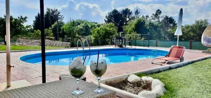 Entero Con Piscina Y Jardin. Ourense