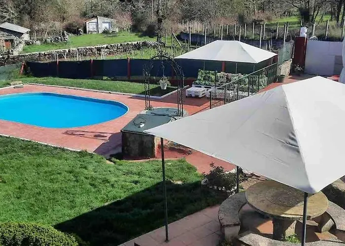 Entero Con Piscina Y Jardin. *