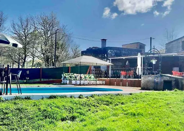 Entero Con Piscina Y Jardin.